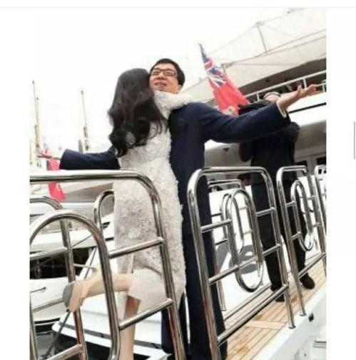 成龙吃范冰冰豆腐照片,豆腐事件引发热议